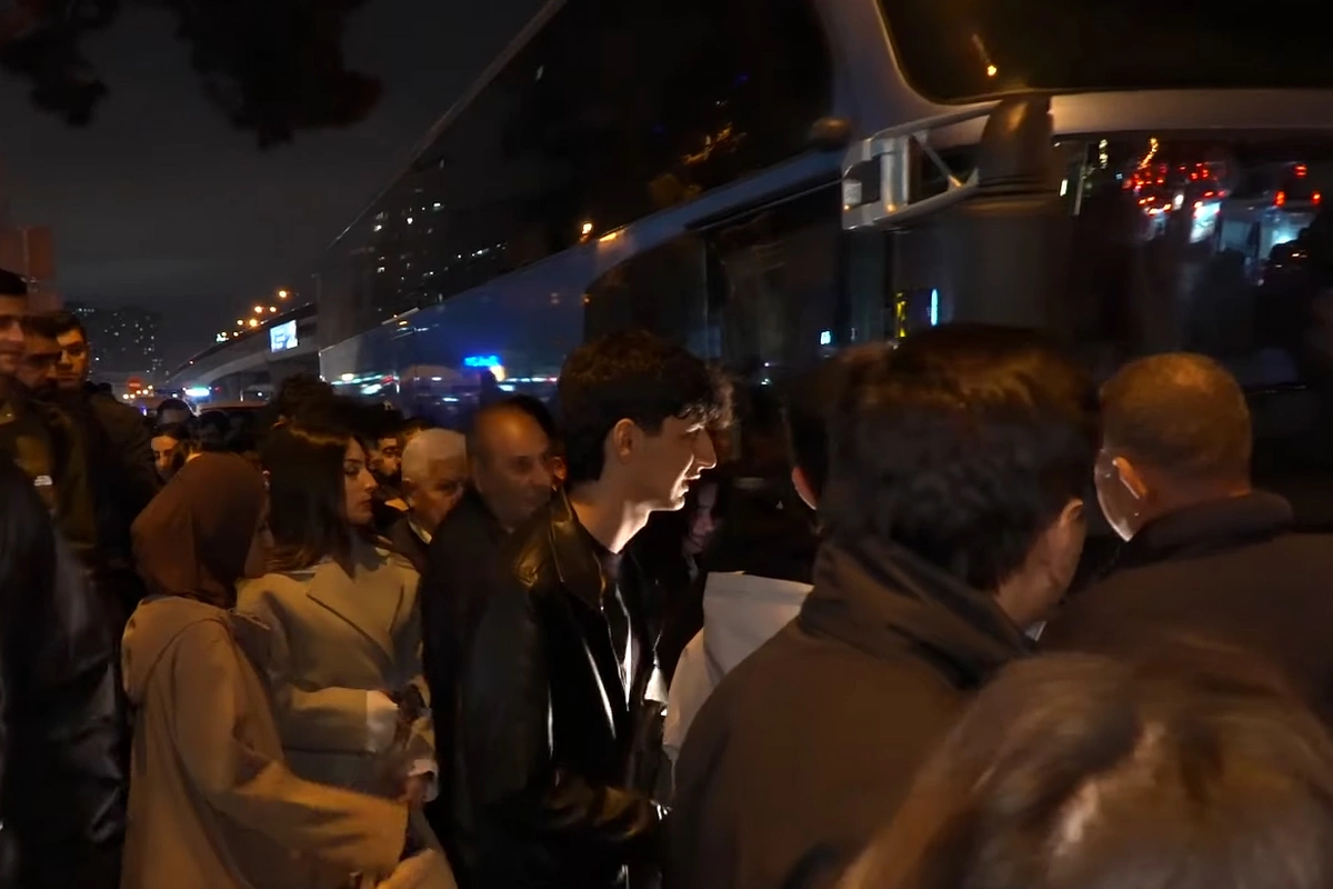 Трасса Баку - Сумгайыт: пассажиры жалуются на давку в автобусах