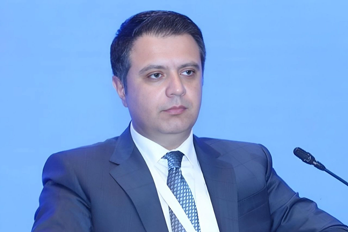 Agentlik sədri onu departament müdiri təyin etdi