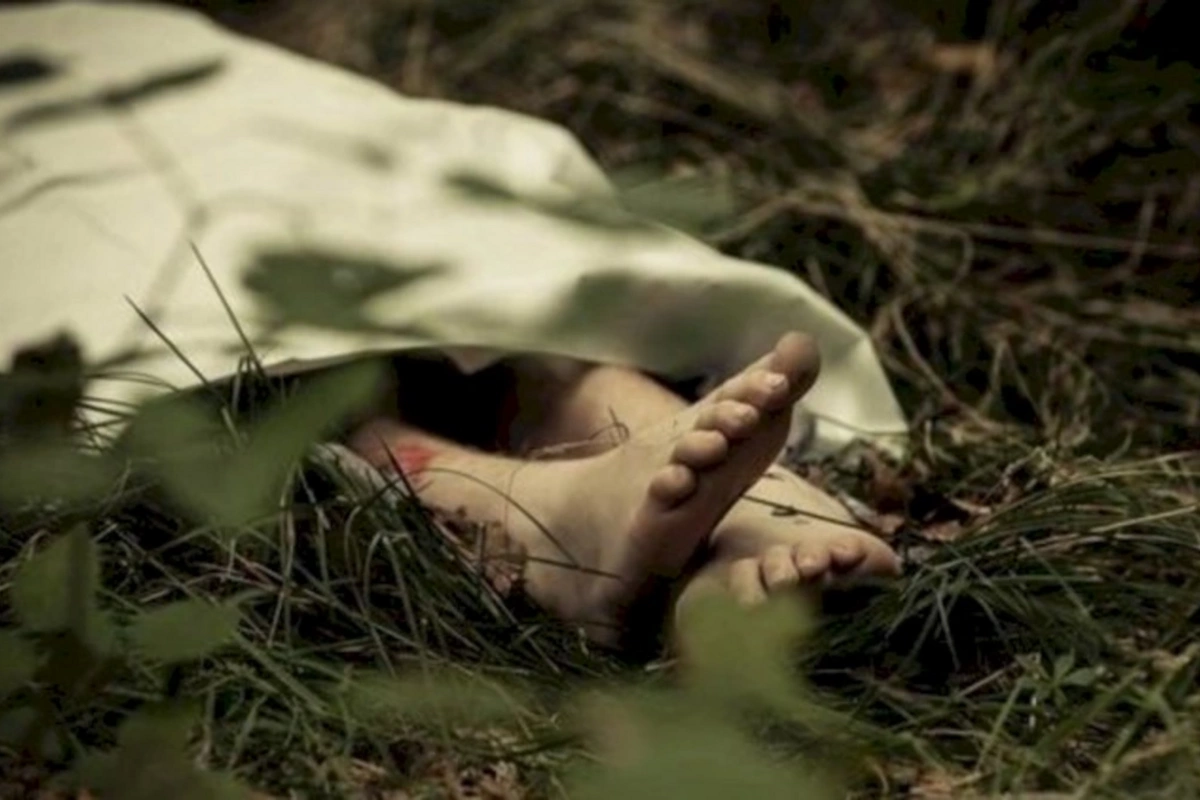 Ucarda qadın evinin həyətində ölü tapıldı