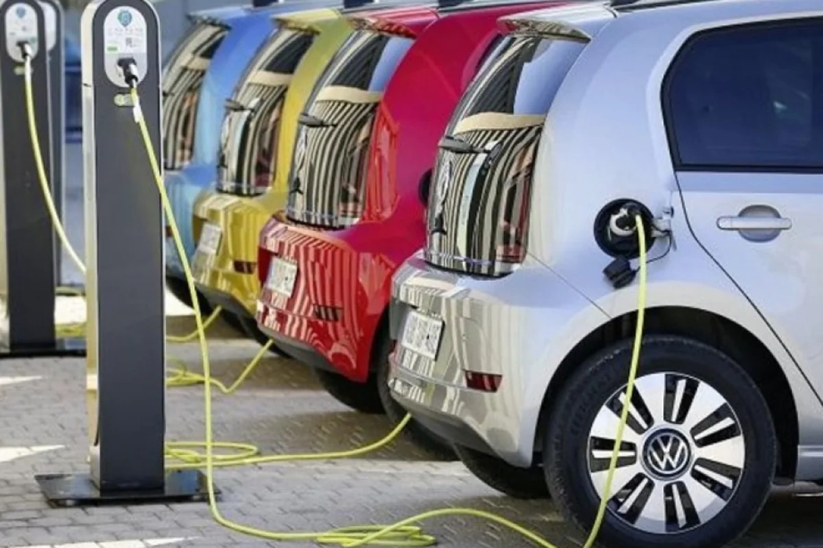 Şahin Bağırov hibrid və elektrik avtomobillərinin idxalında yeni imtiyazların tətbiqi məsələsini şərh edib