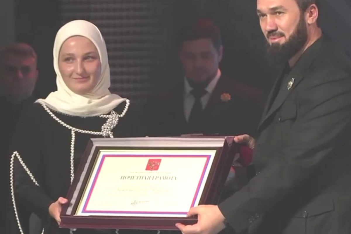 Kadyrov's daughter received a certificate from Putin Kadyrov's daughter received a certificate from Putin