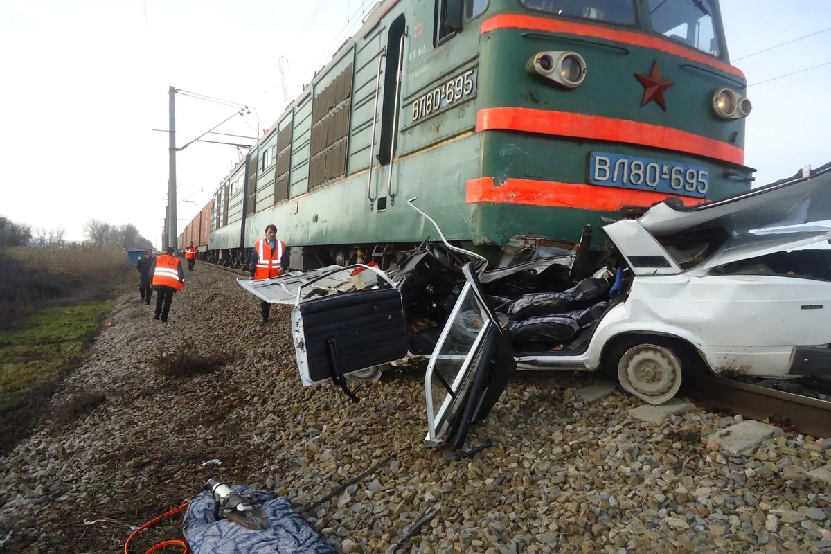 Xaçmazda qatar avtomobili vurub, sürücü ölüb