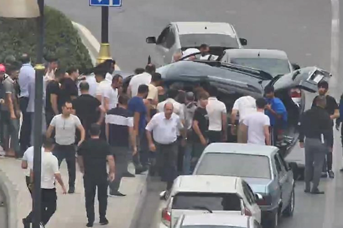Paytaxtın bu ərazisində qəza: sıxlıq yaranıb Paytaxtın bu ərazisində qəza: sıxlıq yaranıb
