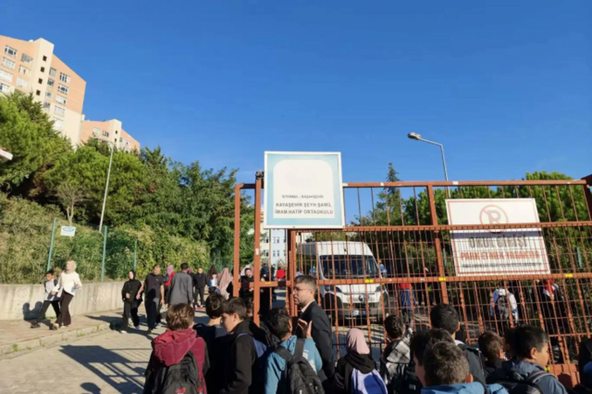 İstanbulda məktəbdə bıçaqlı hücum: Məzun olmuş qız 8 şagirdi yaraladı