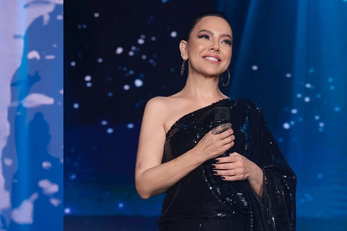 Ebru Gündeş konsertdə estetik etirafı ilə gündəm oldu