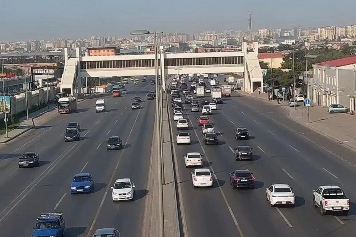 Bakının bir sıra yollarında tıxac yaranıb