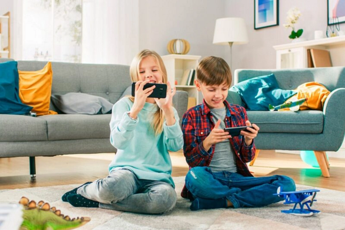 How to distract a child from the phone and make them move?