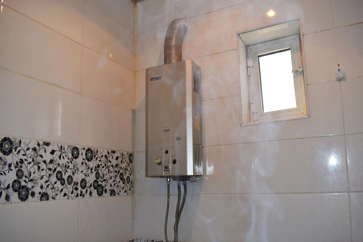 Kişi hamamda dəm qazından boğulub