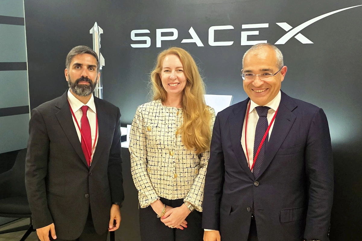 Mikayıl Cabbarov SpaceX şirkətinin vitse-prezidenti ilə görüşüb