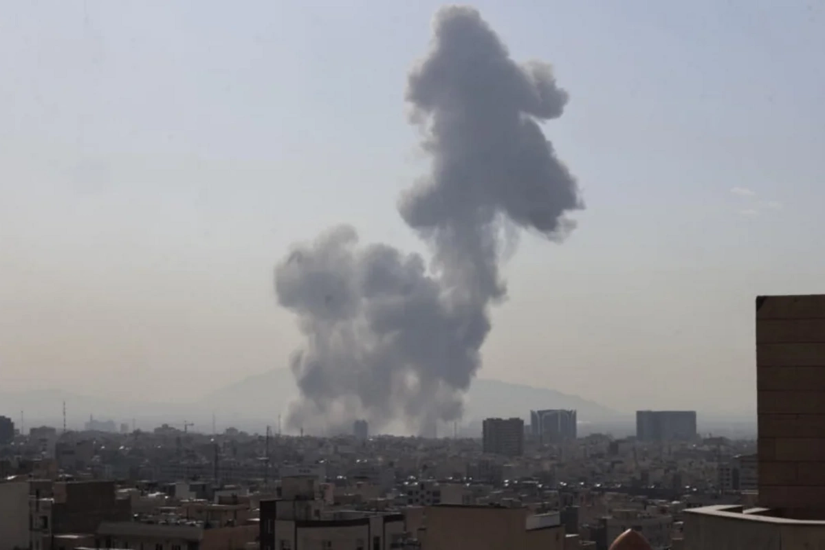 İsrail İranın strateji müdafiə sisteminə kütləvi zərbə endirdiyini bəyan edib