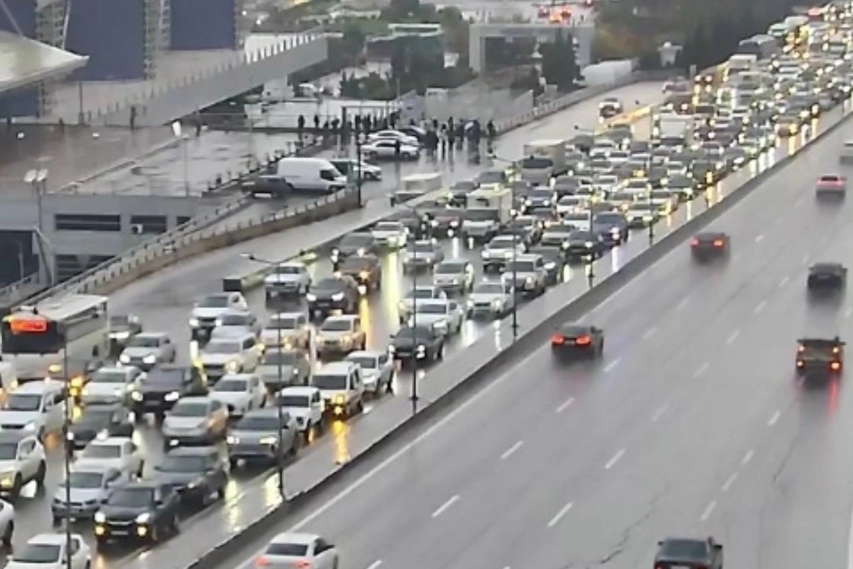 Bakıda 14 istiqamətdə tıxac var