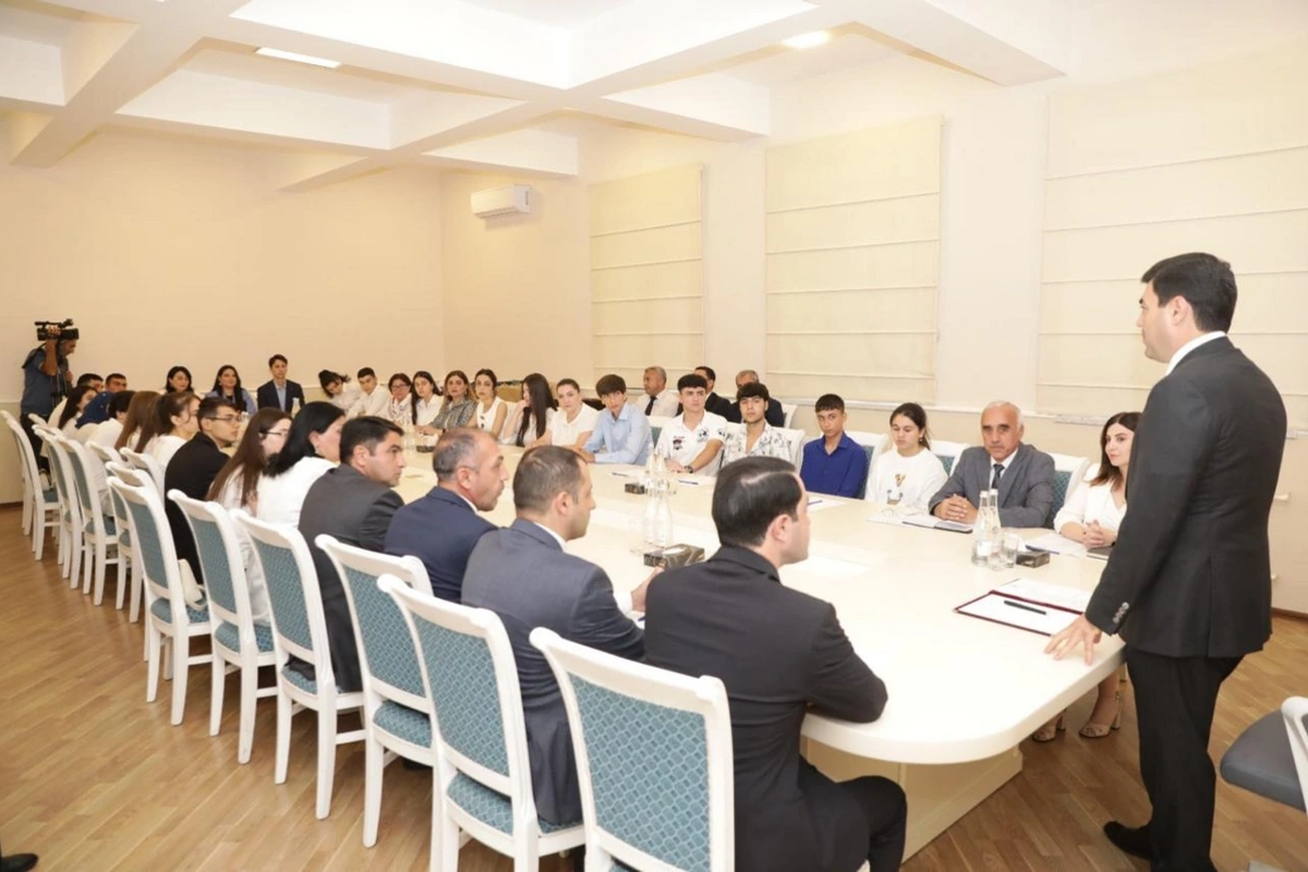 Xaçmazda tələbə adını qazanan şəhid övladları və yüksək bal toplayan məzunlarla görüş keçirilib Xaçmazda tələbə adını qazanan şəhid övladları və yüksək bal toplayan məzunlarla görüş keçirilib