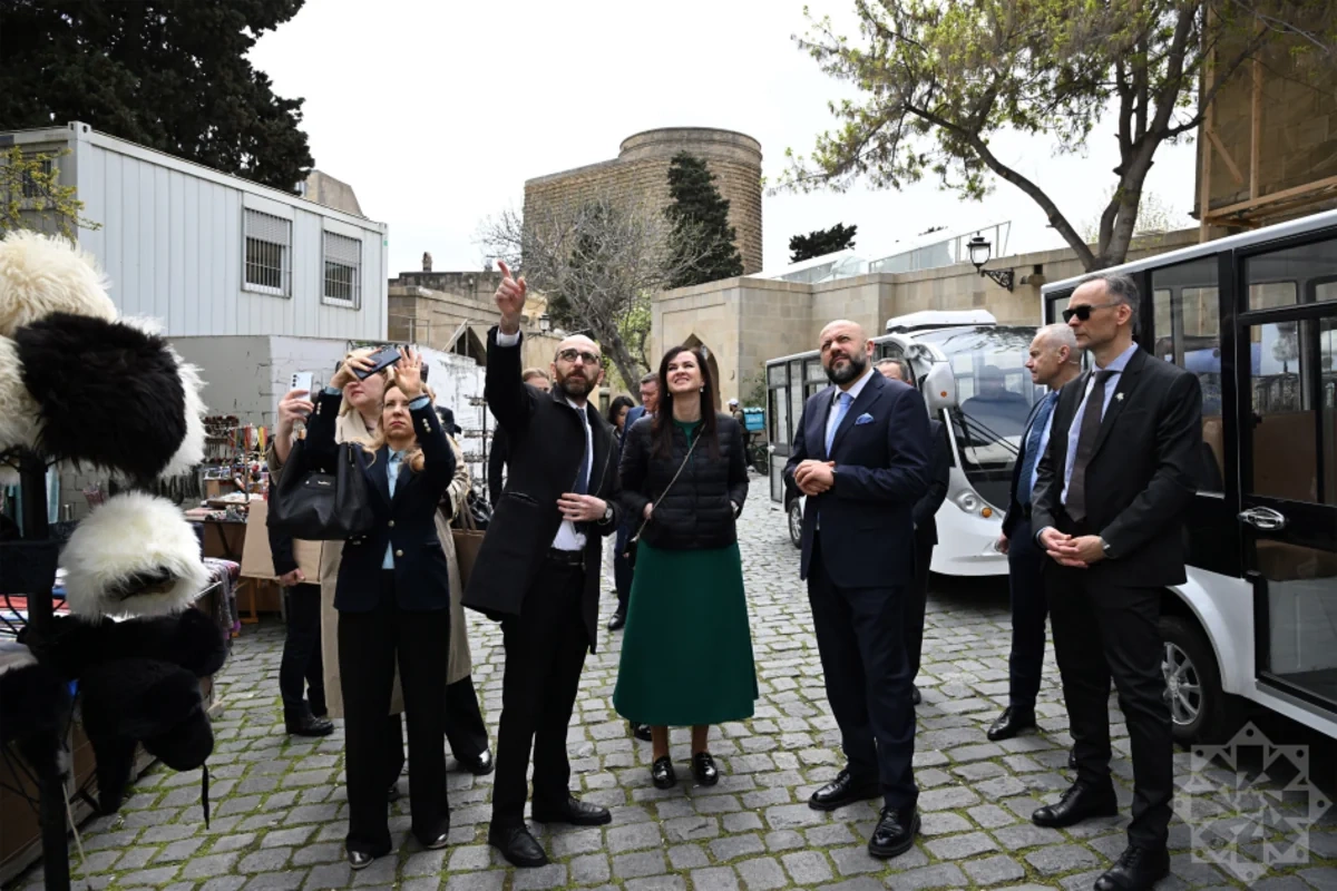 Litvanın Baş naziri İnqa Ruqiniene İçərişəhərlə tanış olub