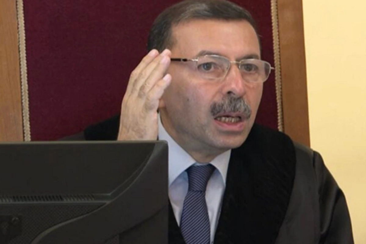 İki hakim vəkil oldu İki hakim vəkil oldu