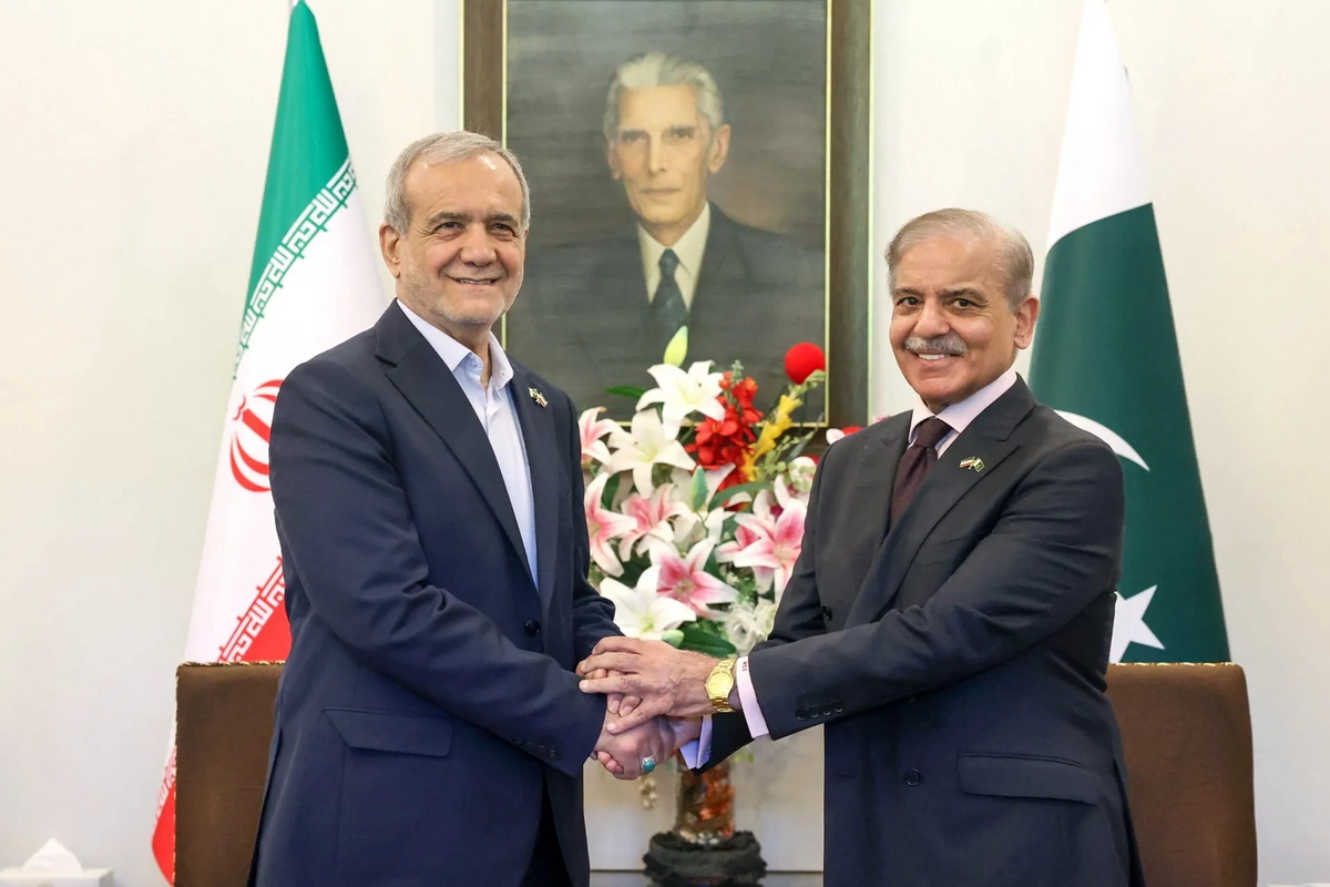 İran və Pakistan arasında 12 yeni əməkdaşlıq sazişi imzalanıb