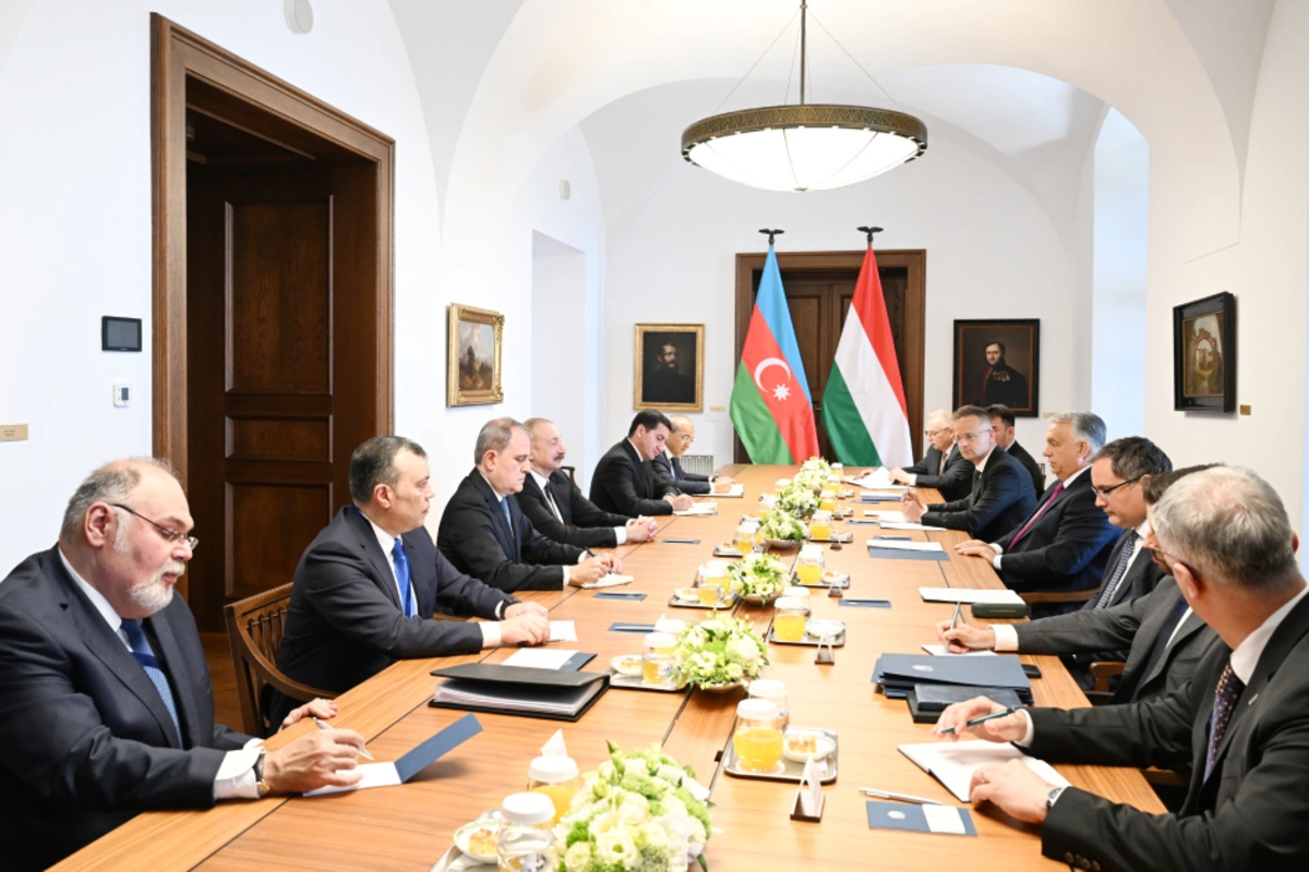 Budapeştdə Azərbaycan Prezidenti İlham Əliyevin Macarıstanın Baş naziri ilə geniş tərkibdə görüşü olub