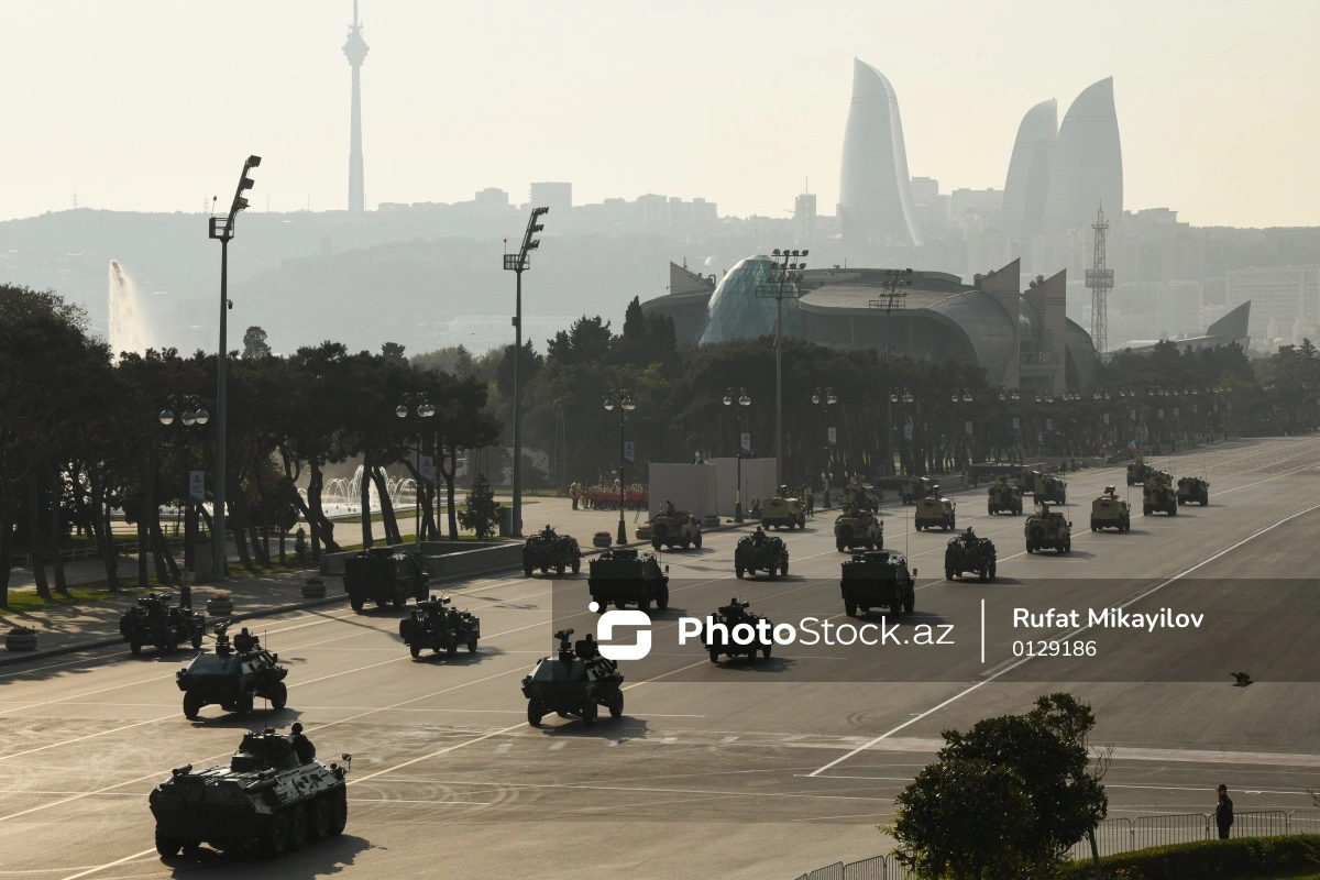 Paradda nümayiş olunan hərbi texnikalarımız: Ekspert onların xüsusiyyətlərindən danışdı