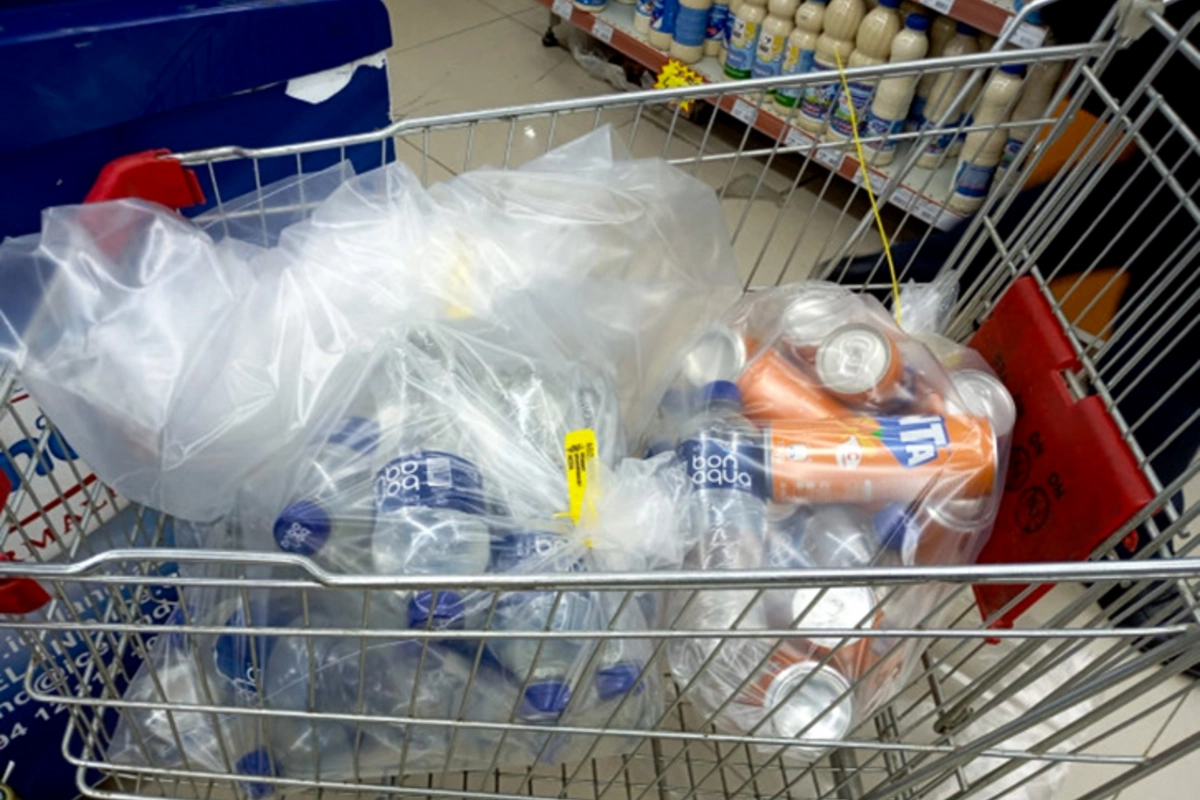 Salyanda marketdə yararsız məhsullar və saxta içkilər tapıldı