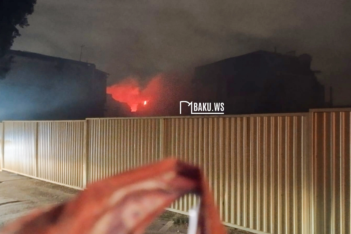 Təzə Pir məscidinin yaxınlığındakı evdə yanğın olub