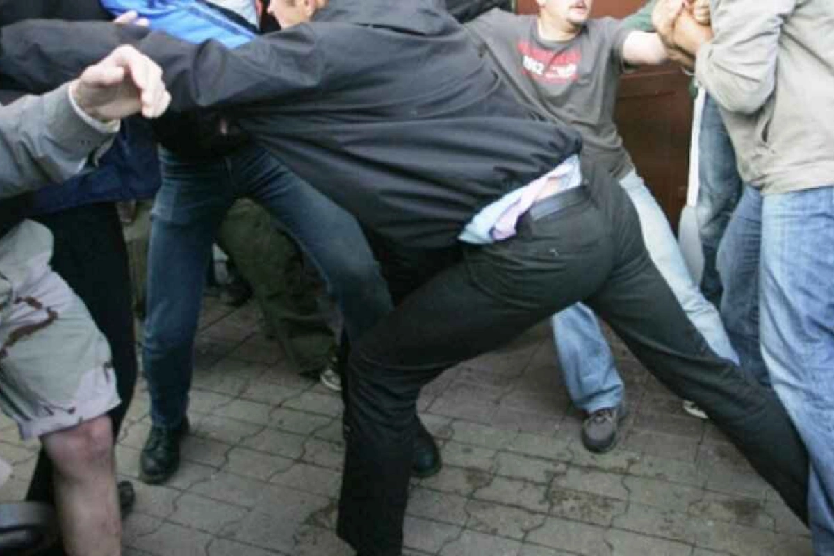 Göyçayda sürücü müdirini döyüb çənəsini qırdı