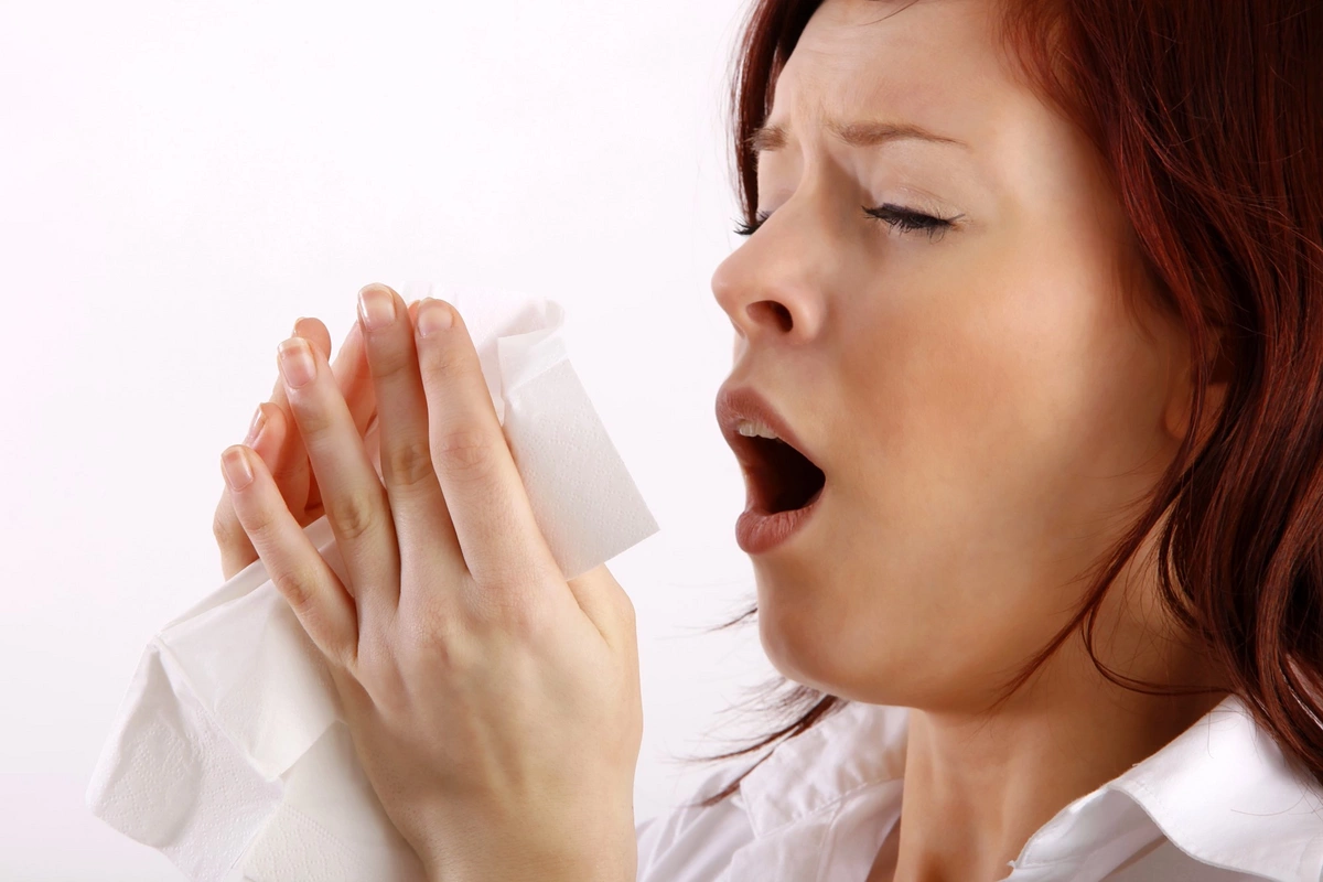 Why do we sneeze at the beginning of a cold?