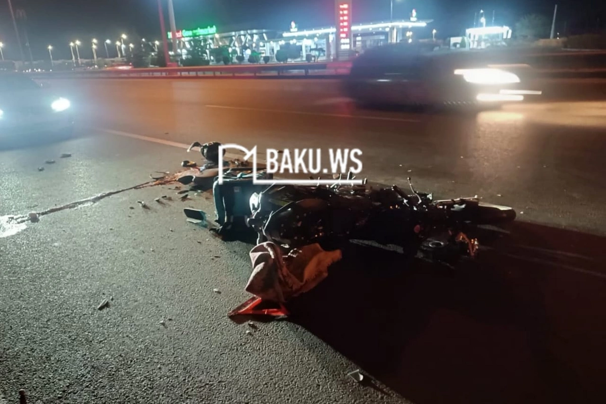 Bakıda dəhşətli QƏZA - Motosiklet yük maşınına çırpıldı, kuryer ÖLDÜ Bakıda dəhşətli QƏZA - Motosiklet yük maşınına çırpıldı, kuryer ÖLDÜ