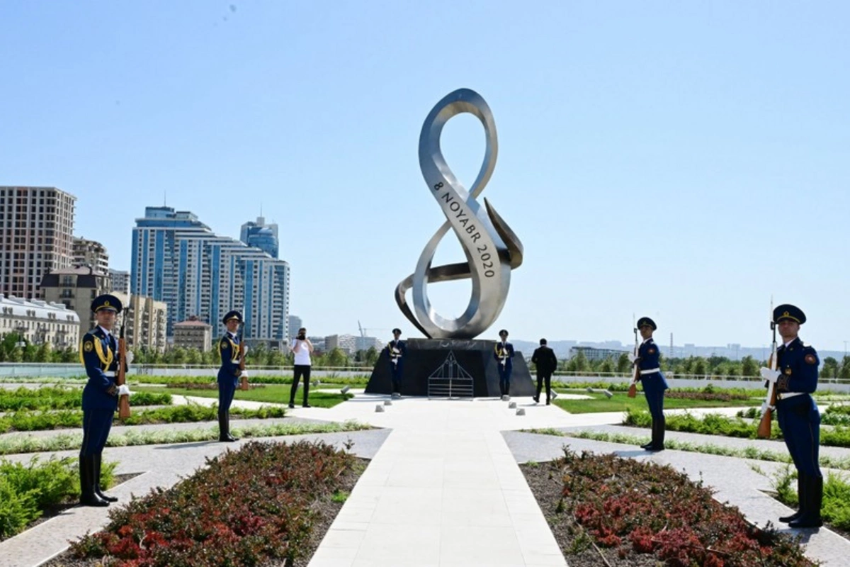 Ukraynanın xarici işlər naziri Bakıda Zəfər parkını və Şəhidlər xiyabanını ziyarət edib Ukraynanın xarici işlər naziri Bakıda Zəfər parkını və Şəhidlər xiyabanını ziyarət edib