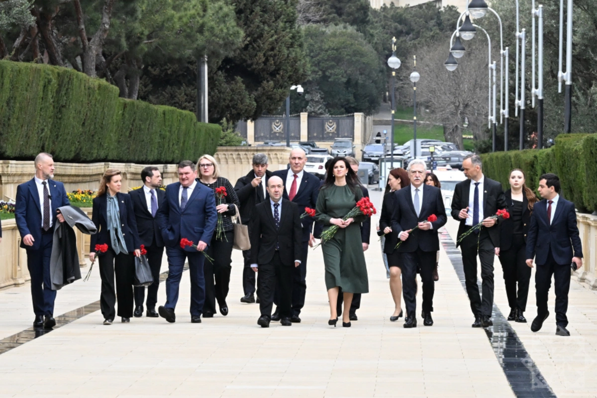Prime Minister of Lithuania visited the Alley of Martyrs in Baku