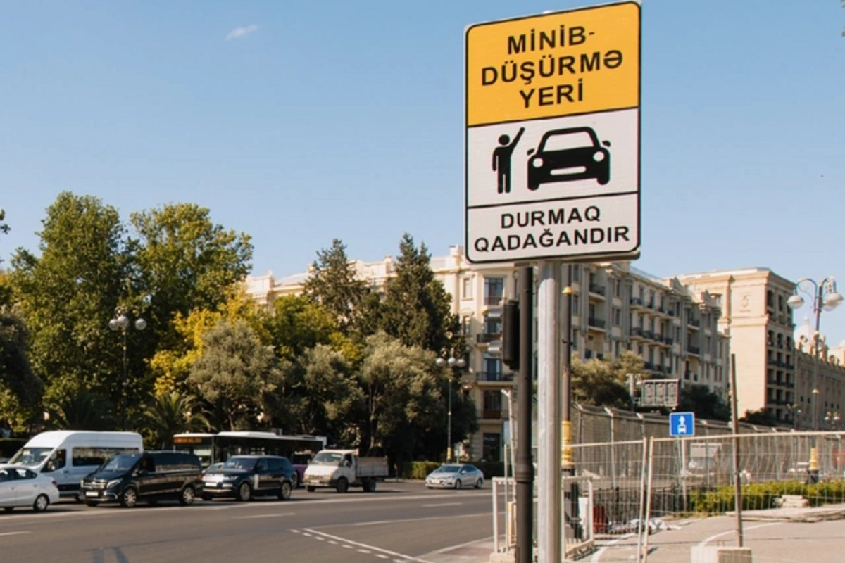 Bakıda daha bir avtobus zolağında minib-düşmə yeri yaradılıb Bakıda daha bir avtobus zolağında minib-düşmə yeri yaradılıb