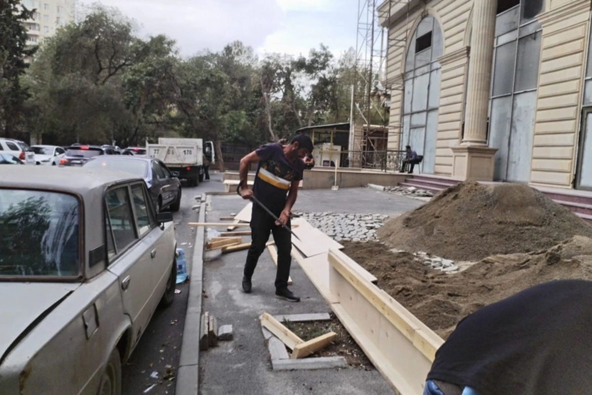 Bakıda piyada səkisinin parklanma üçün qanunsuz zəbt edilməsi faktı aşkarlanıb Bakıda piyada səkisinin parklanma üçün qanunsuz zəbt edilməsi faktı aşkarlanıb