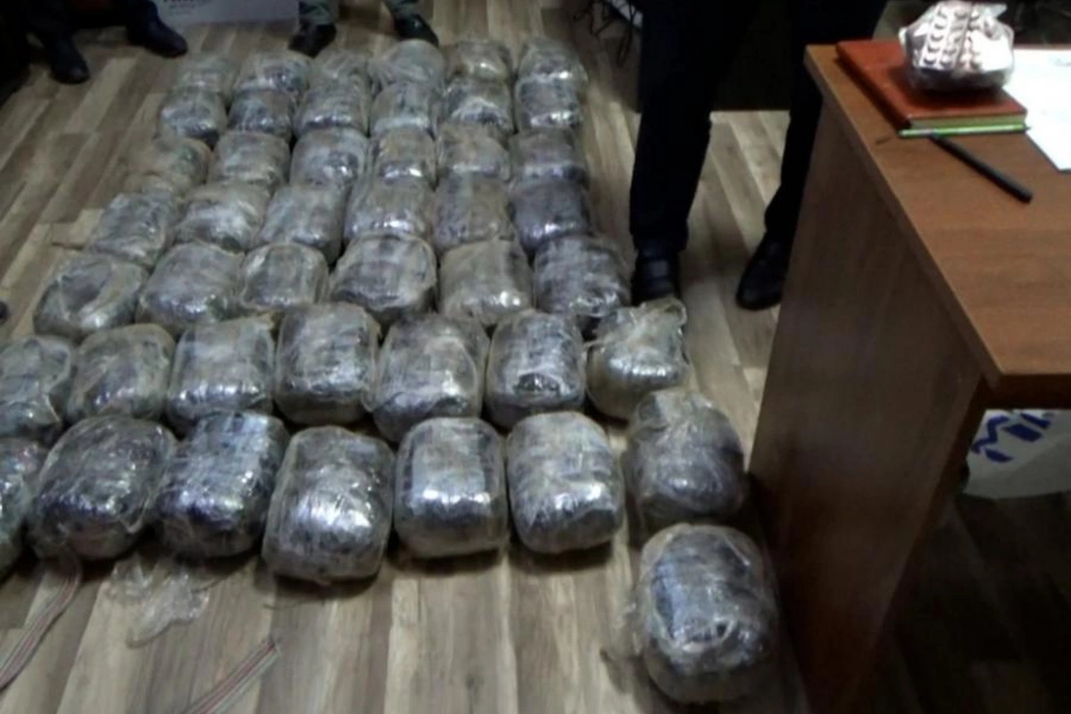 Ötən ay 489 kiloqramdan çox narkotik, 8,2 milyon manata yaxın qaçaqmal aşkarlanıb Ötən ay 489 kiloqramdan çox narkotik, 8,2 milyon manata yaxın qaçaqmal aşkarlanıb