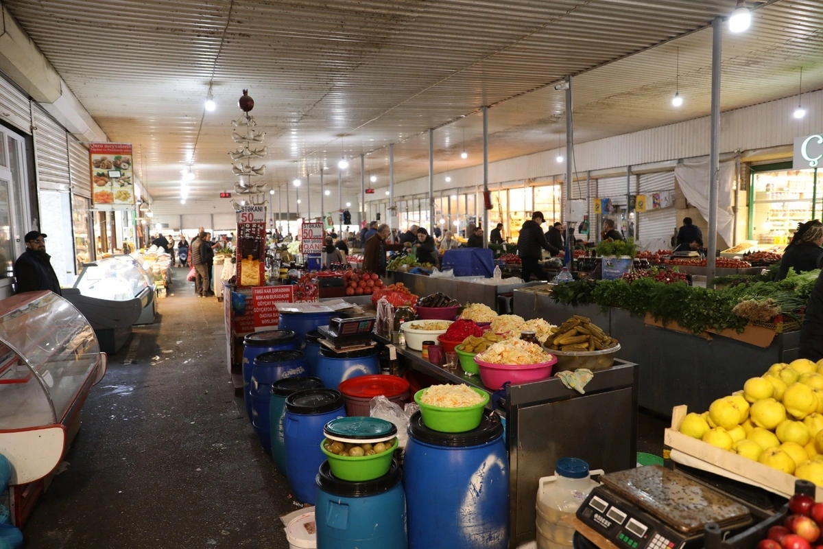 8-ci km bazarında nöqsanlar aşkarlanıb