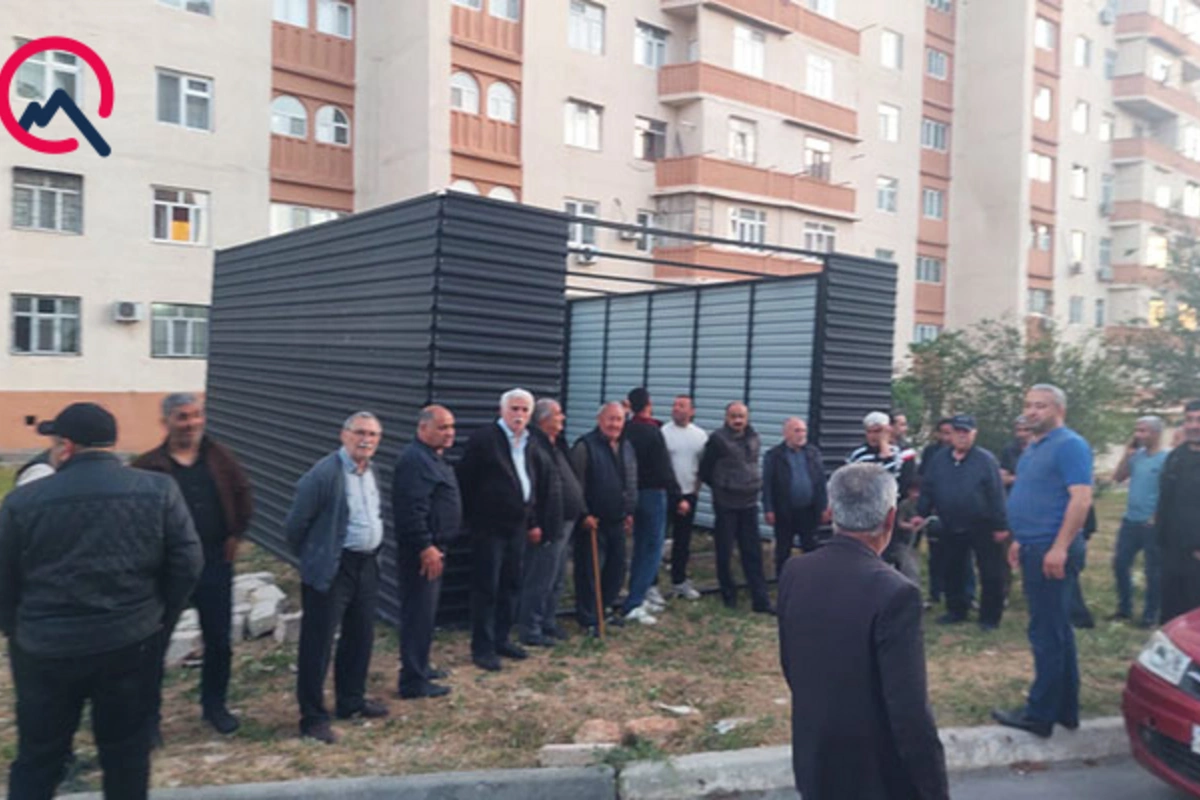 Qazilər sakinlərin həyətində qanunsuz moyka tikir?