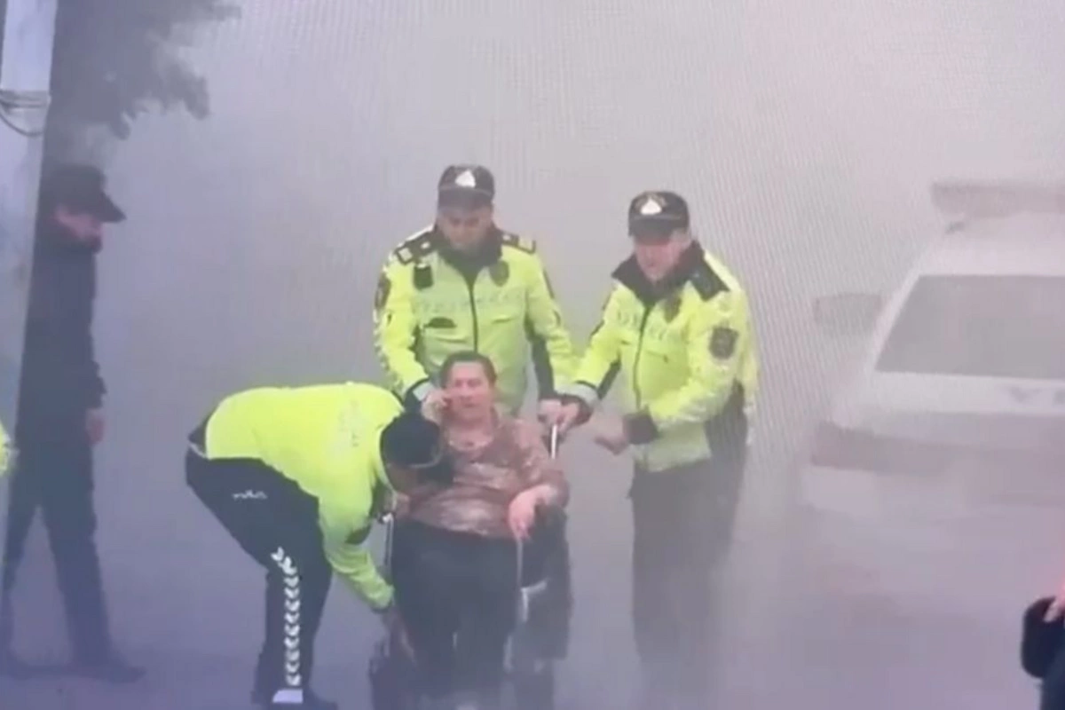 Yanğında çarəsiz qalan qadın xilas edilib