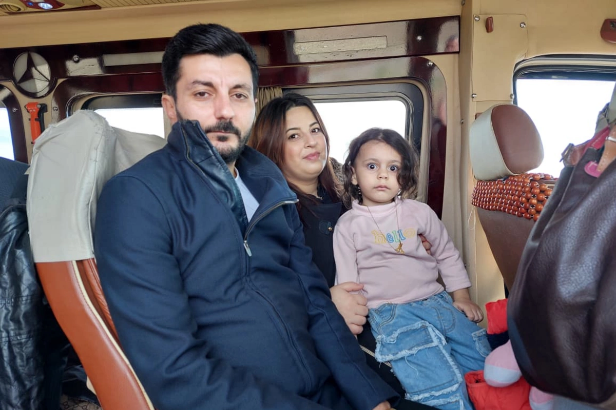 Növbəti köç karvanı Təzəbinə kəndinə çatıb, açarlar təqdim edilib Növbəti köç karvanı Təzəbinə kəndinə çatıb, açarlar təqdim edilib