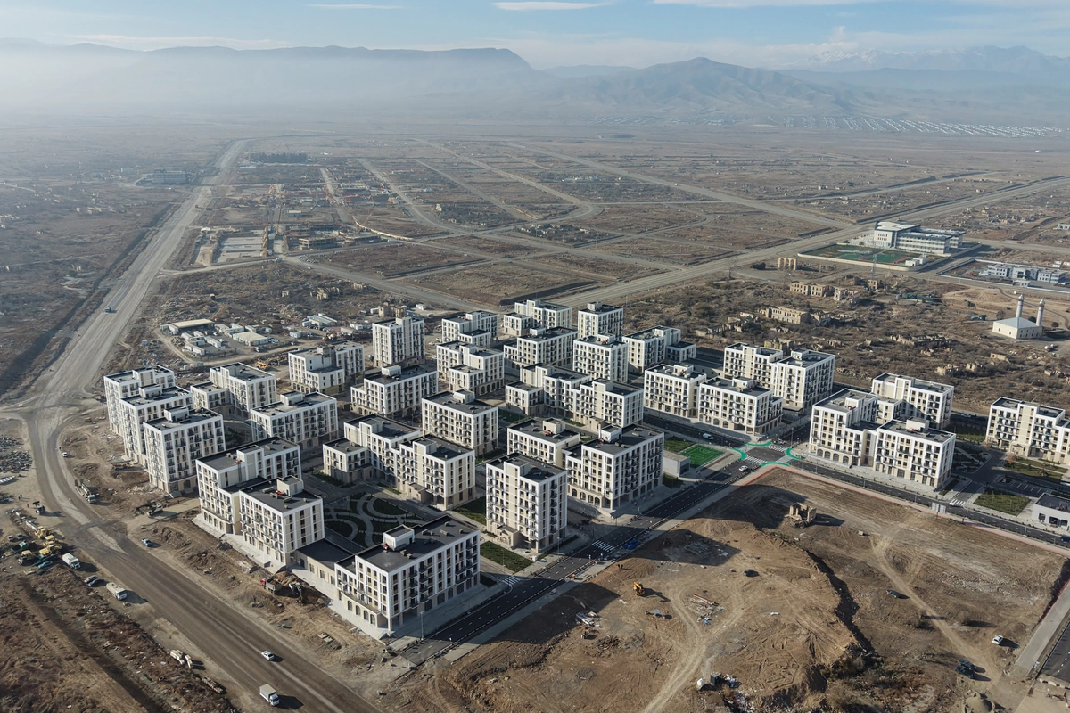 Prezident İlham Əliyev Ağdamda 2-ci yaşayış kompleksinin açılışında iştirak edib və buraya köçən sakinlərlə görüşüb