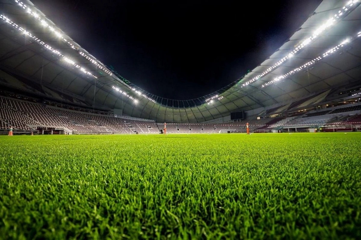 В Азербайджане болельщики выбежали на поле и избили футболистов