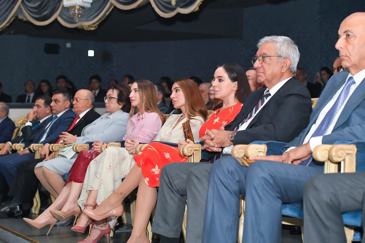 В Академическом музыкальном театре состоялась премьера спектакля Гюльчохра и Аскер