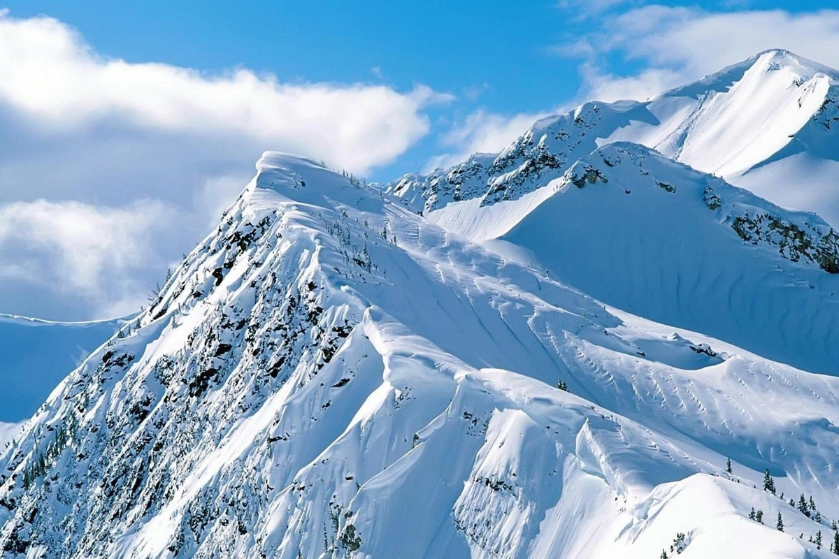 Dağlıq və dağətəyi rayonlarda qar yağır