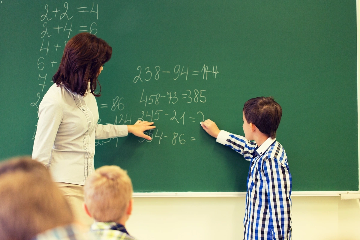 Niyə müəllimlik peşəsi əvvəlki nüfuzunu itirməyə başlayıb?