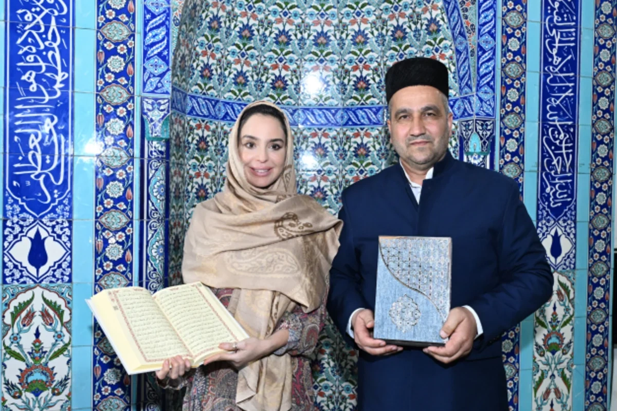 Leyla Əliyeva Yevlaxda Cümə məscidini ziyarət edib