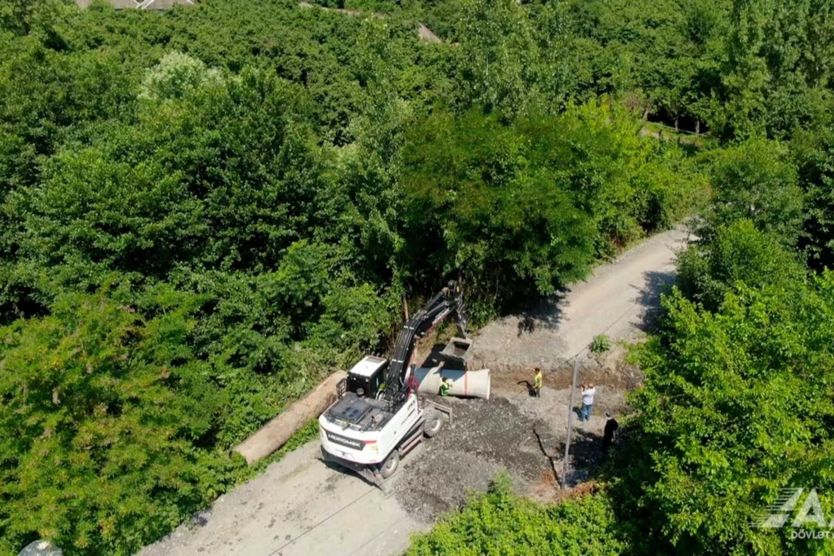 Prezidentin 1,5 milyon manat ayrıdığı yolların yenidən qurulmasına başlanıldı Prezidentin 1,5 milyon manat ayrıdığı yolların yenidən qurulmasına başlanıldı
