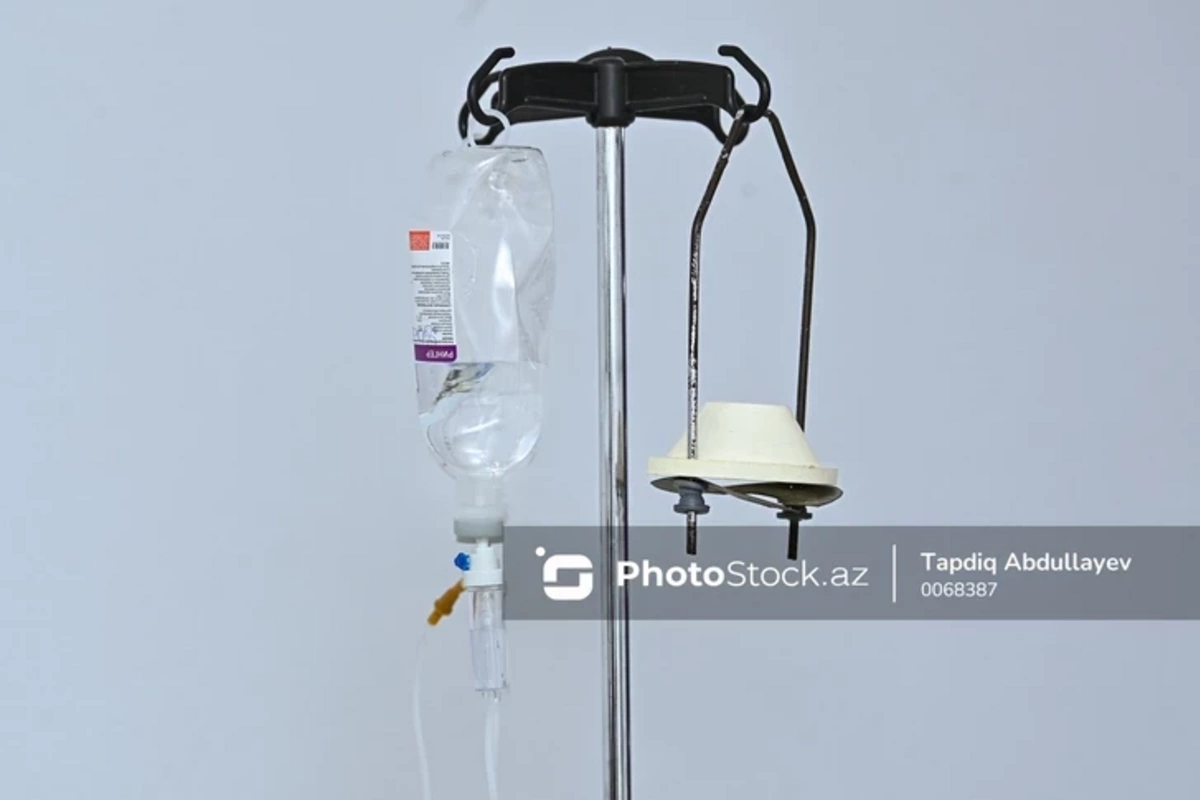 В Азербайджане во время траурной церемонии отравились 20 человек