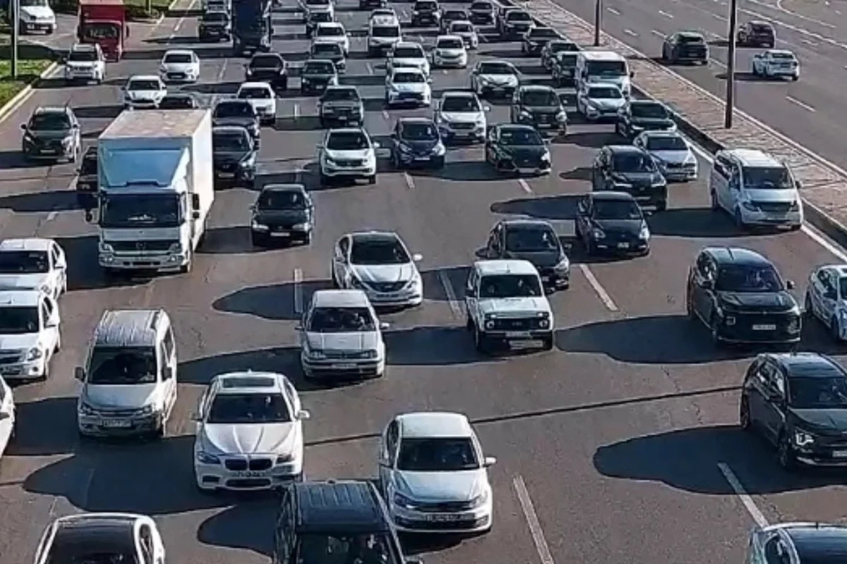 Bakının bir sıra yollarında tıxac yaranıb