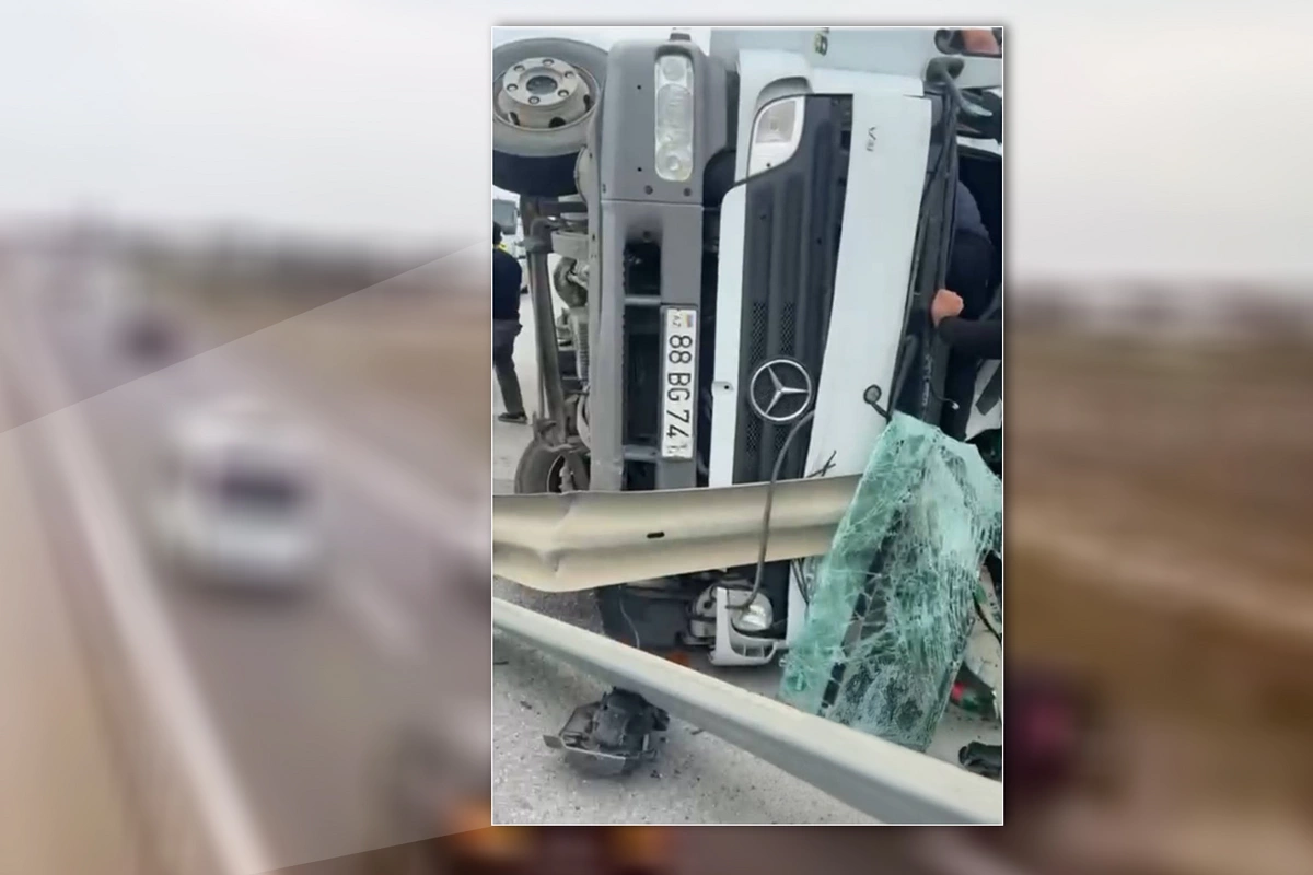 На дороге Баку–Газах перевернулся грузовой автомобиль: погибли 3 человека