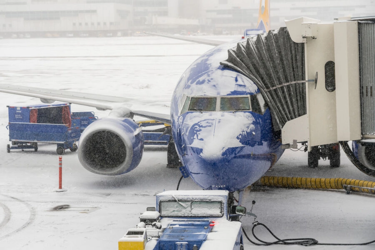 ABŞ-də buz fırtınası səbəbindən 10 min uçuş təxirə salınıb