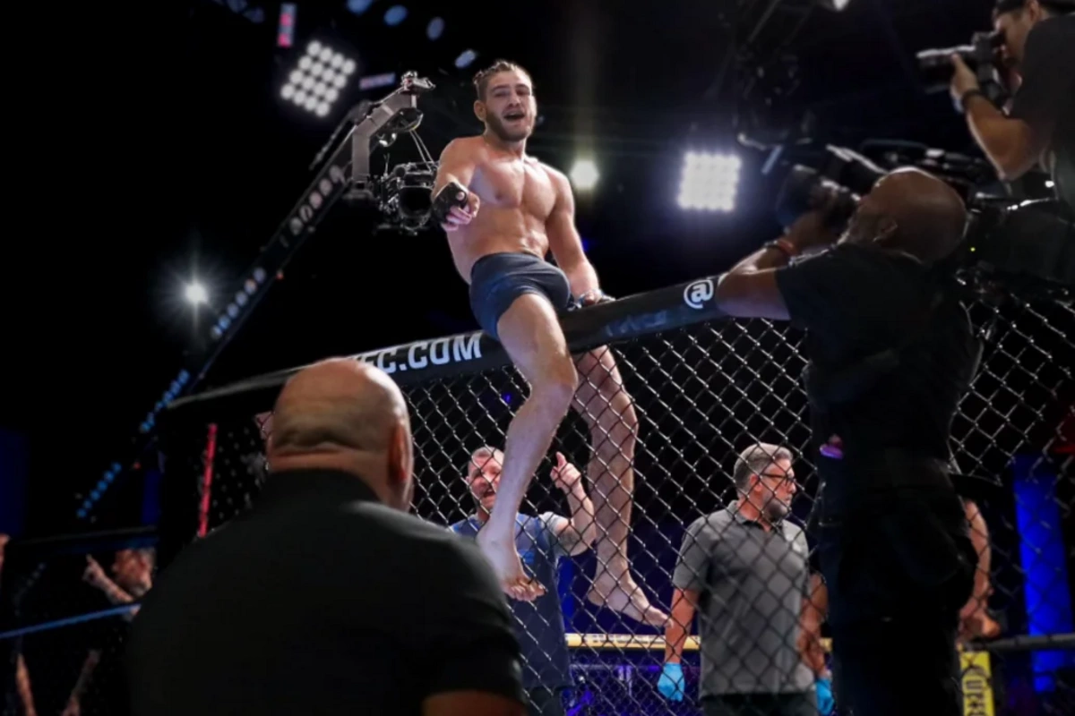 Azərbaycanlı idmançı UFC-də nadir fəndlə QALİB GƏLDİ