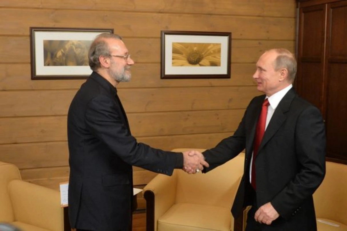Laricani Xameneinin mesajını Putinə çatdırıb Laricani Xameneinin mesajını Putinə çatdırıb
