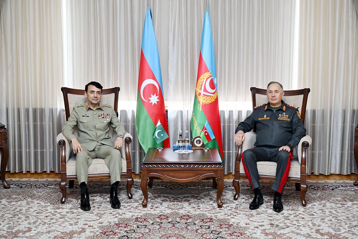 Kərim Vəliyev pakistanlı həmkarı ilə hərbi təhsillə bağlı müzakirələr aparıb