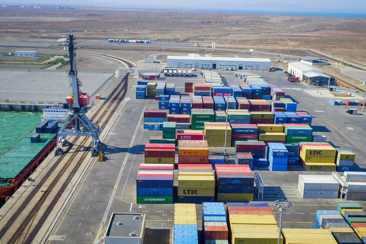 Bakı Limanında 8 ayda 5,5 milyon tondan çox yük aşırılıb